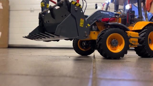 The BEST NEWS VOLVO BL71 RC LESU RC Hydraulic Backhoe Loader 114 UNBOXING