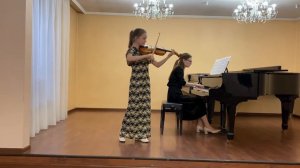 Ступакова Милана(12 лет)Ф.Крейслер «Сицилиана и Ригодон»,К.Сен-Санс «Лебедь»