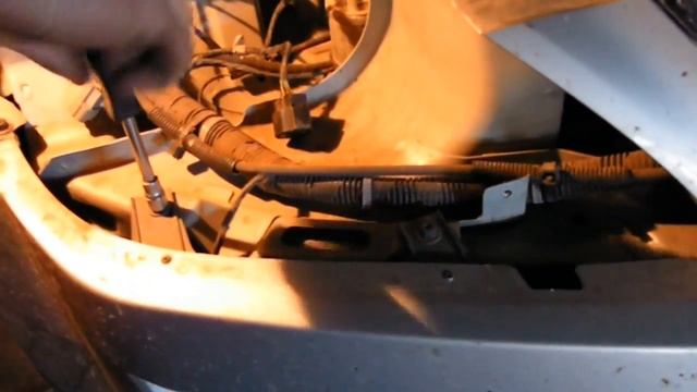 Обзор Ssang Yong Kyron .Снятие переднего бампера. смотреть онлайн