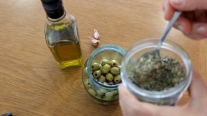 Из обычных ОЛИВОК итальянцы готовят оливковый паштет или Pate di olive. Просто и супервкусно!