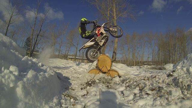 Тренировка эндуро - переезд трёх брёвен смотреть онлайн