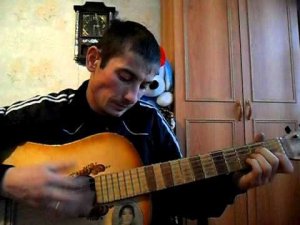 песня под гитару "жил парнишка на краю земли"