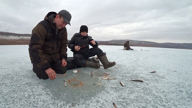 Ловля Плотвы! Рыбалка в Шарыпово! Закрытие зимнего сезона 2021 - 2022г! смотреть онлайн