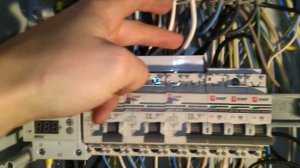 Установка и запуск трёхфазного щита // проверка реле напряжения EKF MRVA