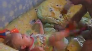 папа с маленькой дочкой