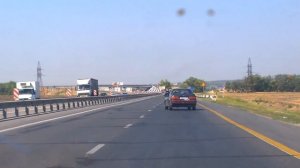 Полная ржака, машина едет боком.