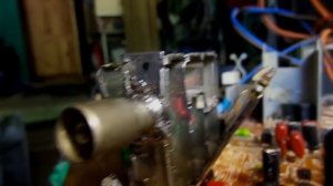 Ремонт телевизора Hitachi C21-F100. Трещина через плату. Курсы телемастеров.