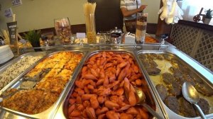 Ялта . Столовая по Домашнему. Богатый Шведский стол. Праздник живота.