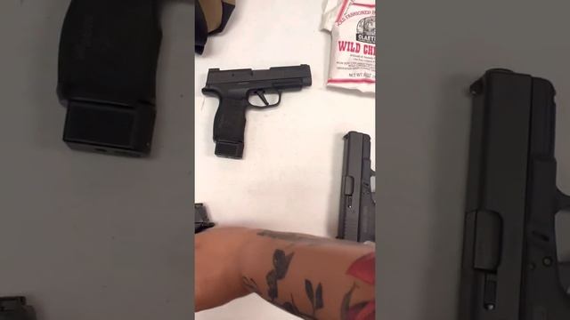 Sig Sauer p365 macro & xl vs. Glock 19 gen 3 смотреть онлайн