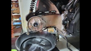 смазка механизма заднего тормоза скутера Yamaha JOG AY 01