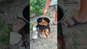 КАРТОШКА С МЯСОМ И ГРИБАМИ В КАЗАНЕ НА КОСТРЕ