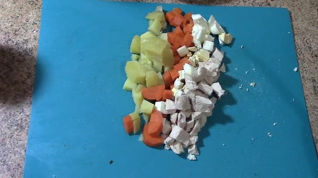 Готовим традиционный новогодний салат оливье. смотреть онлайн