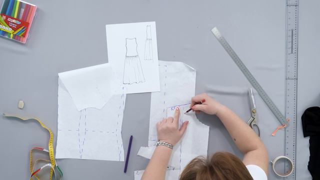 Простое платье №1. Моделирование комбинированного летнего платья из хлопка и трикотажа┃#школашитья