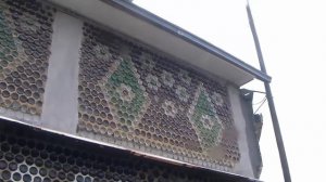 Дом из бутылок