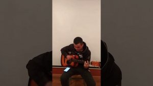 Парень с красивым голосом Под гитару - Ты сменить успеешь дважды