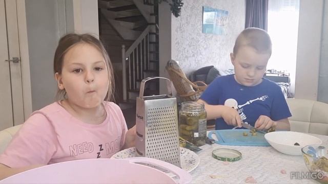 стрим: Вова и Кира готовят вкусную пиццу. пошаговый рецепт смотреть онлайн