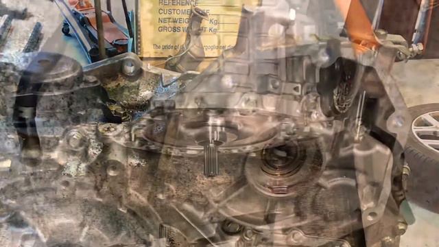 Outlander PHEV engine removal for transmission gasket replacement смотреть онлайн