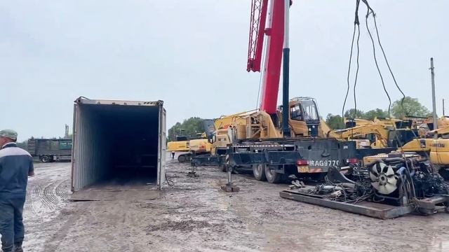 Loading the excavators.Komatsu, Carter, Volvo,Hitachi, Sany and other types are for sale in our yar
