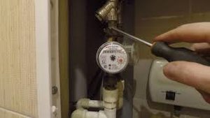 Замена, установка счётчика воды на старые гайки.