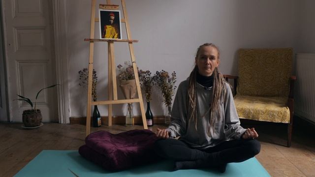 Как сидеть во время медитации. Позы и упражнения чтобы было легче сидеть смотреть онлайн