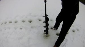 Ледобур аккумуляторный ЭБА 20 в работе