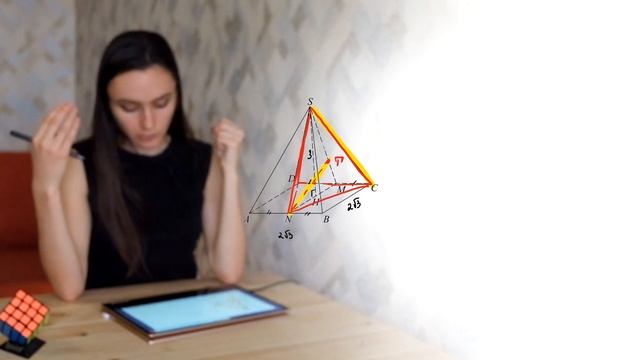 Задача по стереометрии С2. ЕГЭ. Профильный уровень.