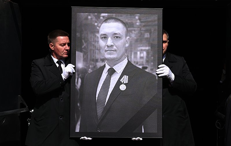 Путин посмертно наградил "Орденом Мужества" военкора Семёна Еремина / События на ТВЦ