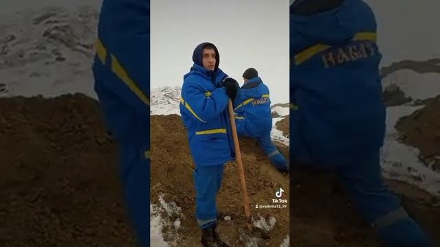 закапываем пустую могилу)))и чистим могилу для похорон смотреть онлайн