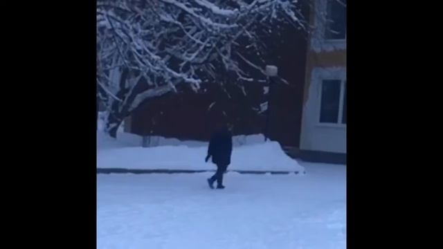 Мужик идёт под музыку 42 секунды смотреть онлайн