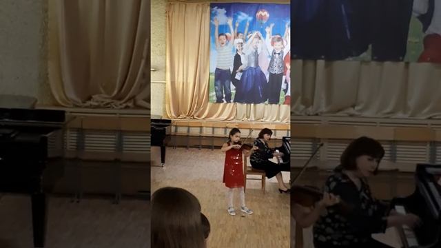 Маша Пастернак играет "Мазурку" и "Лисичку" смотреть онлайн