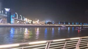 Мост с водопадом в Дубае (Dubai Waterfall