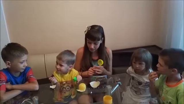 Открываем большой киндер - сюрприз! Часть 2.