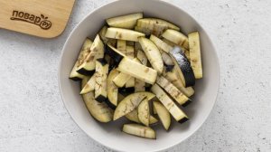 Жареные баклажаны с маринованным луком