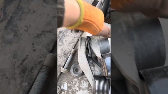 Замена натяжного ролика Вольво FH d13