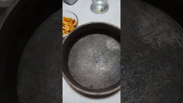 Шарлотка с яблоками и абрикосом, на скорую руку.