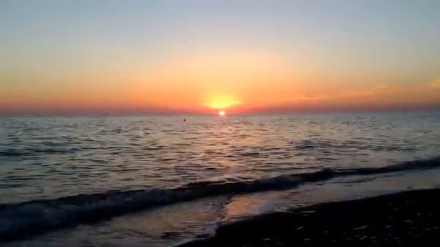 Божественный закат... Море живое... Сила...