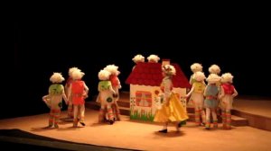 Танец маленьких козлят. Aнсамбль КАЛИНКА. ПАРИЖ, 2012