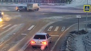 В Улан-Удэ трамвай протаранил автомобиль