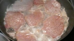 Запеченное мясо под соусом