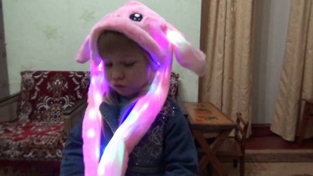 СВЕТЯЩИЕСЯ ШАПОЧКИ С ХЛОПАЮЩИМИ УШКАМИ