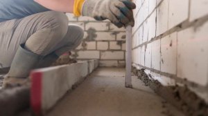 Пример работы по полусухой механизированной стяжке пола в квартире