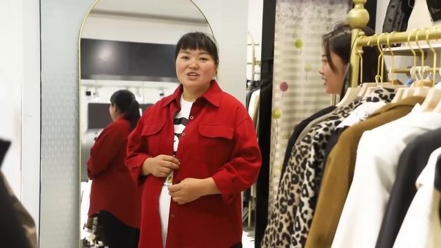 【陕北霞姐】胖星星弟弟要结婚了，霞姐去县里买新衣服，选衣服时因怀孕太胖尴尬了！