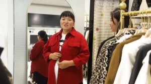 【陕北霞姐】胖星星弟弟要结婚了，霞姐去县里买新衣服，选衣服时因怀孕太胖尴尬了！