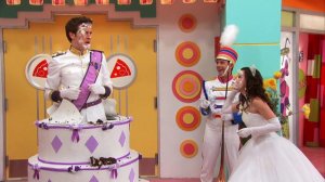 Erin Sanders Pie in the face