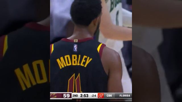 👀 Darius Garland finds the cutting Evan Mobley🔥🏀