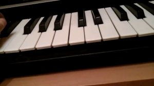 Как играть на синтезаторе самую грустью музыку