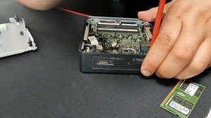 Маленький ПК. intel NUC8i5bek2. Разбираем и смотрим.