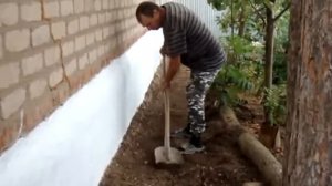MOV08132 x264  Подготовка опалубки, инструмента для заливки отмоски вокруг дома.