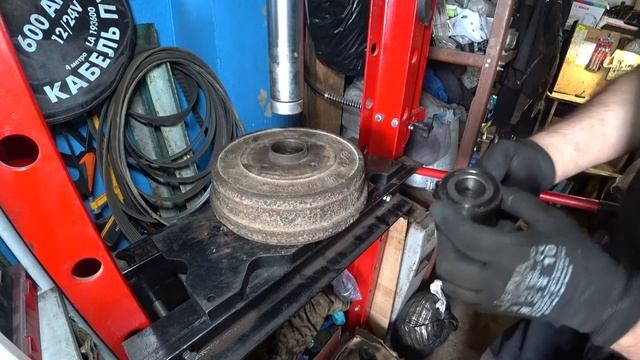 замена заднего подшипника ступицы RENAULT LOGAN , SANDERO , LOGAN 2 , SANDERO 2 смотреть онлайн