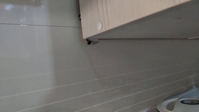 Монтаж углового, светодиодного профиля для подсвет кухонного гарнитура.